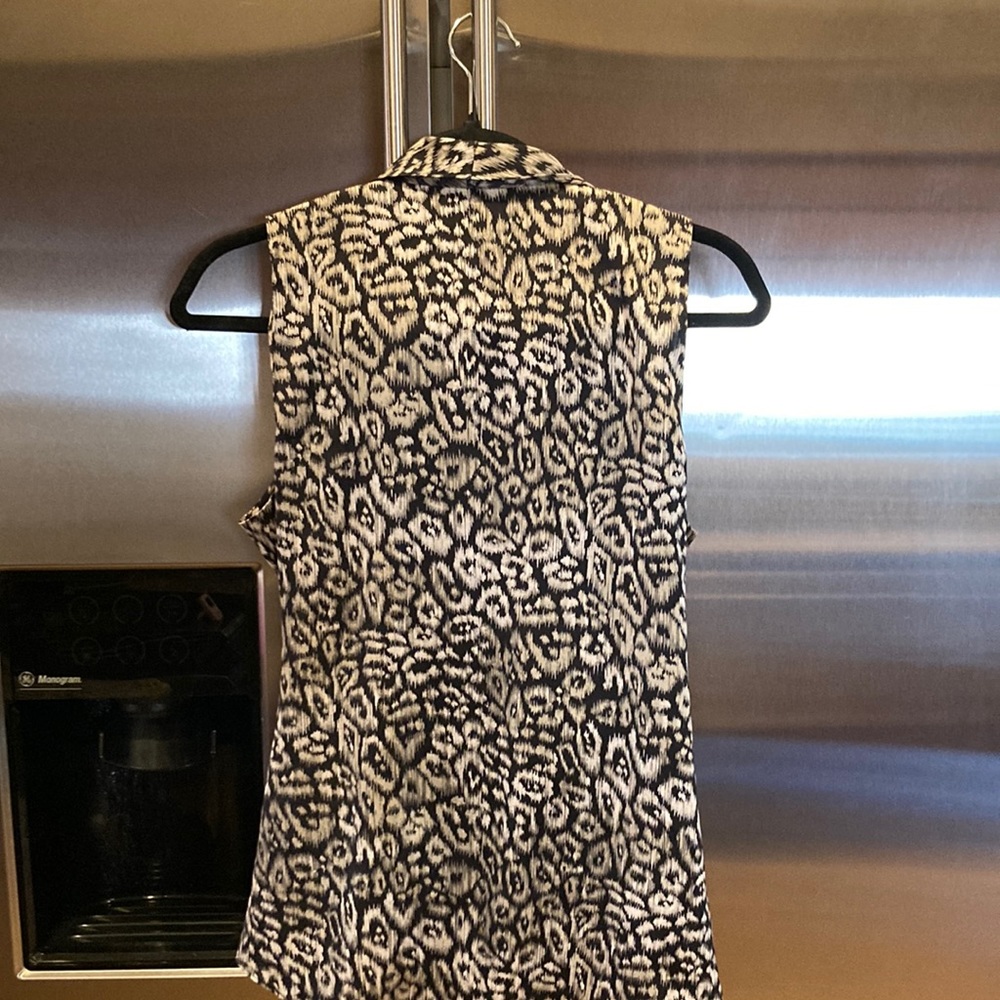 Ann Taylor.  Size 8. Polyester and spandex. EUC